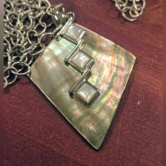 Jewelry - Vintage MOP Pendant Necklace